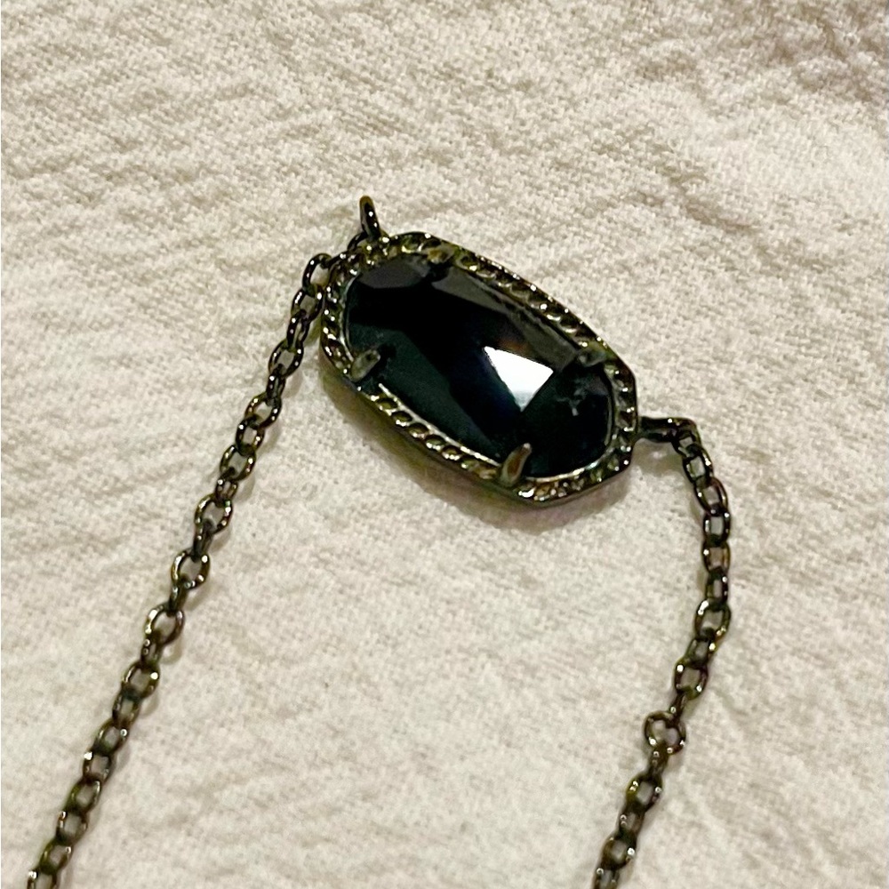 Kendra Scott necklace